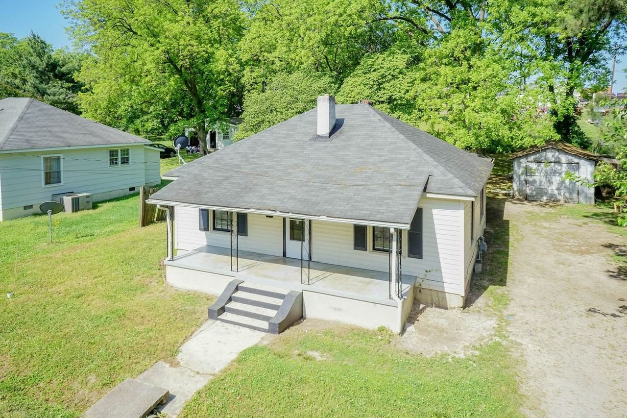 930 Elm St - Photo 4 of 26