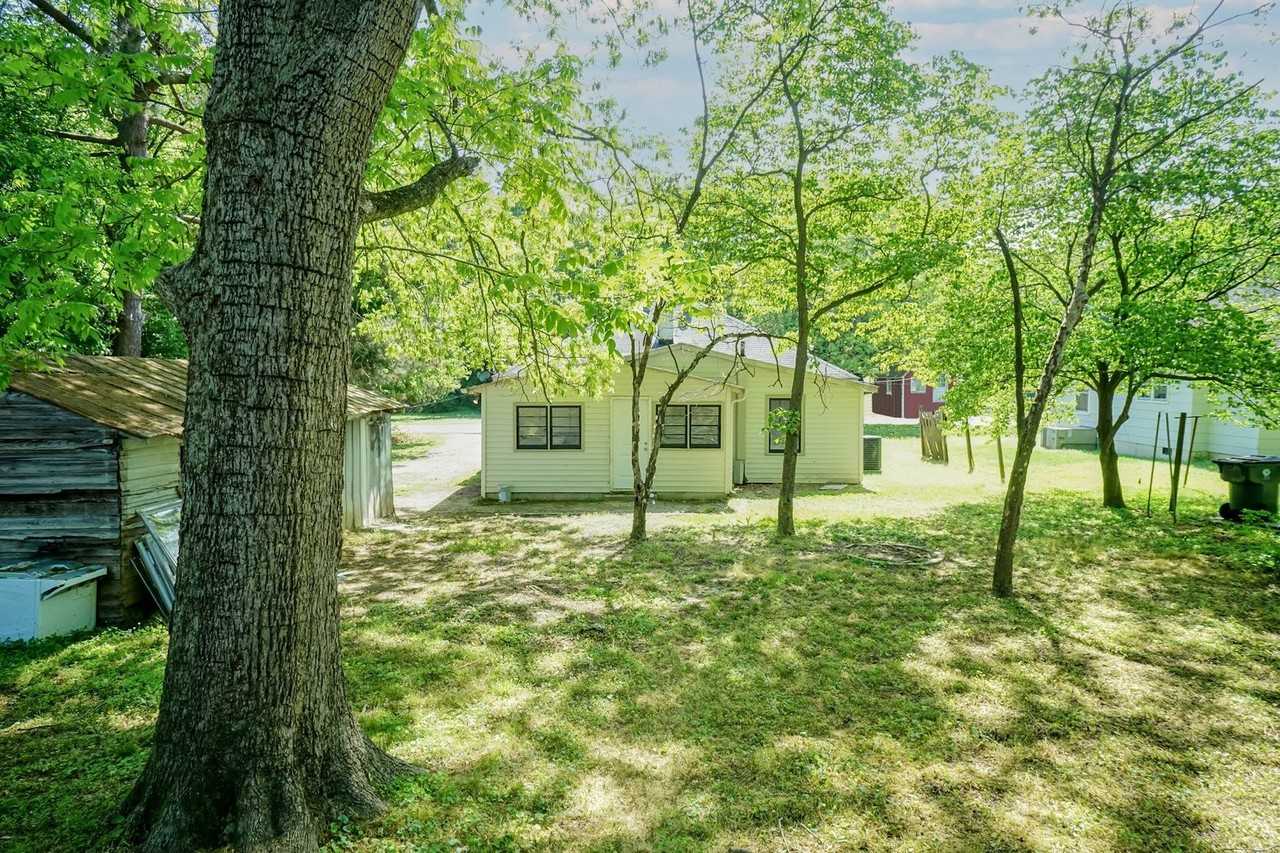 930 Elm St - Photo 7 of 26
