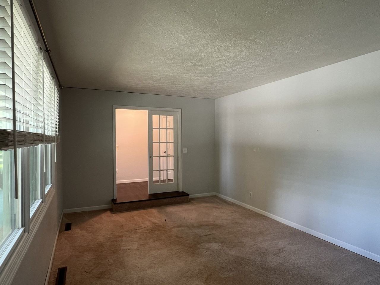 5235 S Maryland Ave - Photo 4 of 18