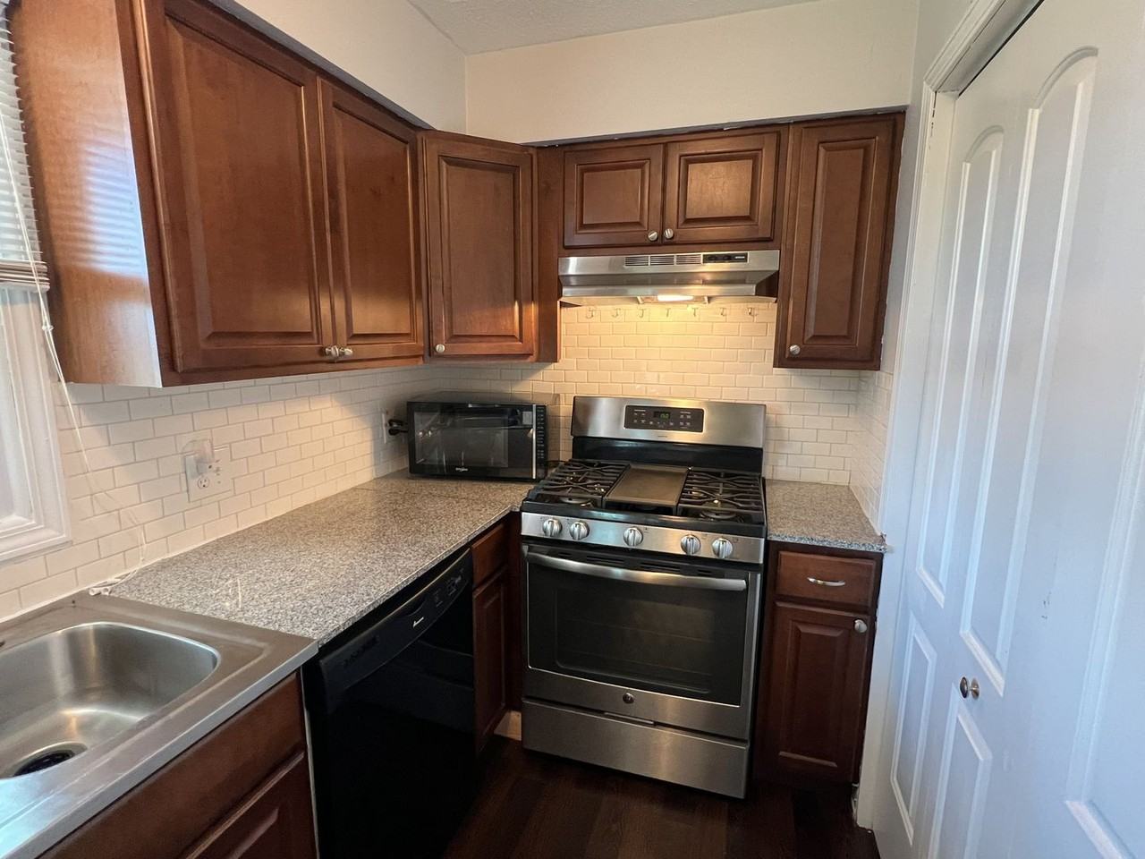 5235 S Maryland Ave - Photo 7 of 18