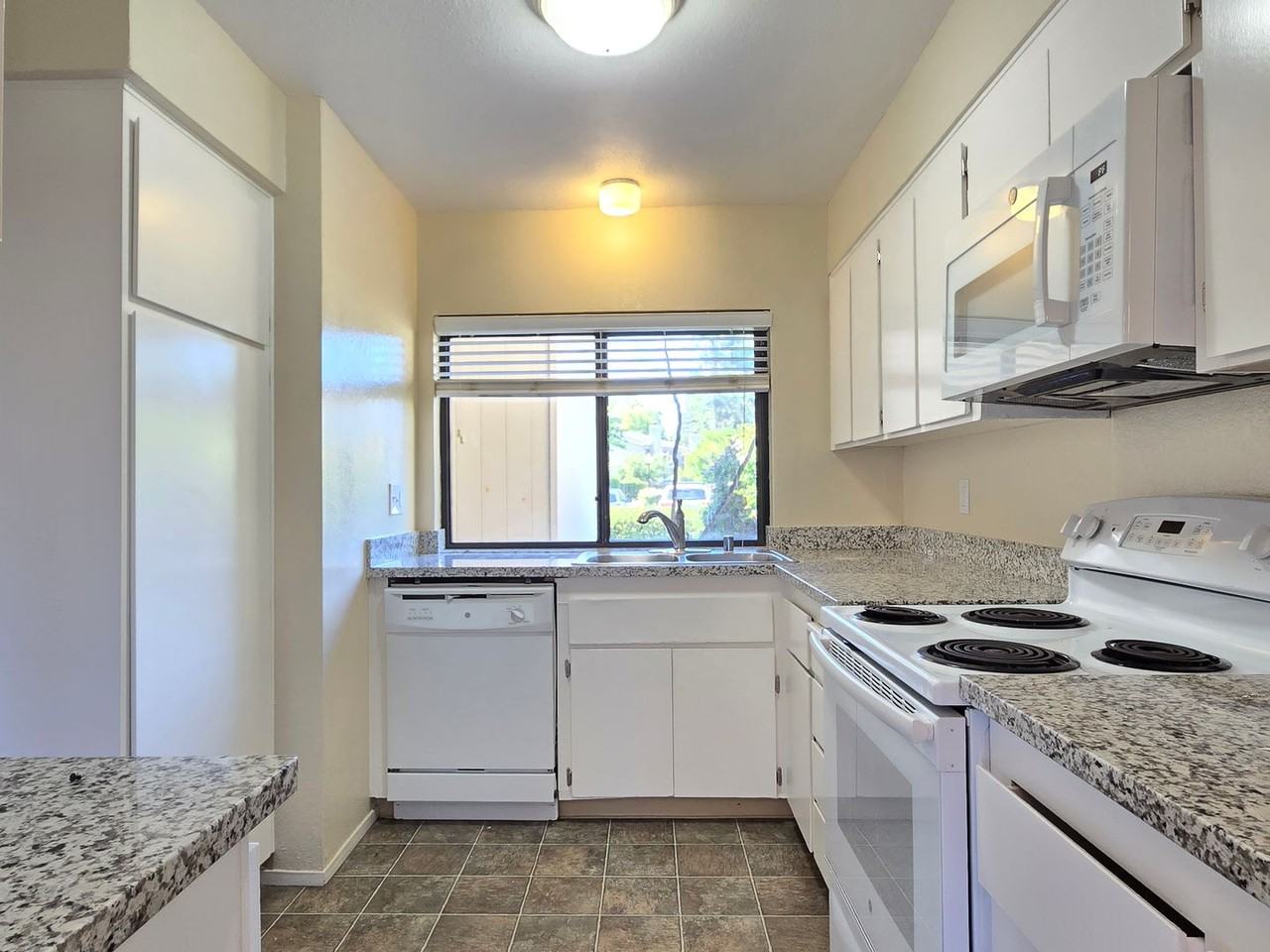 6656 Copperwood Cir - Photo 2 of 11