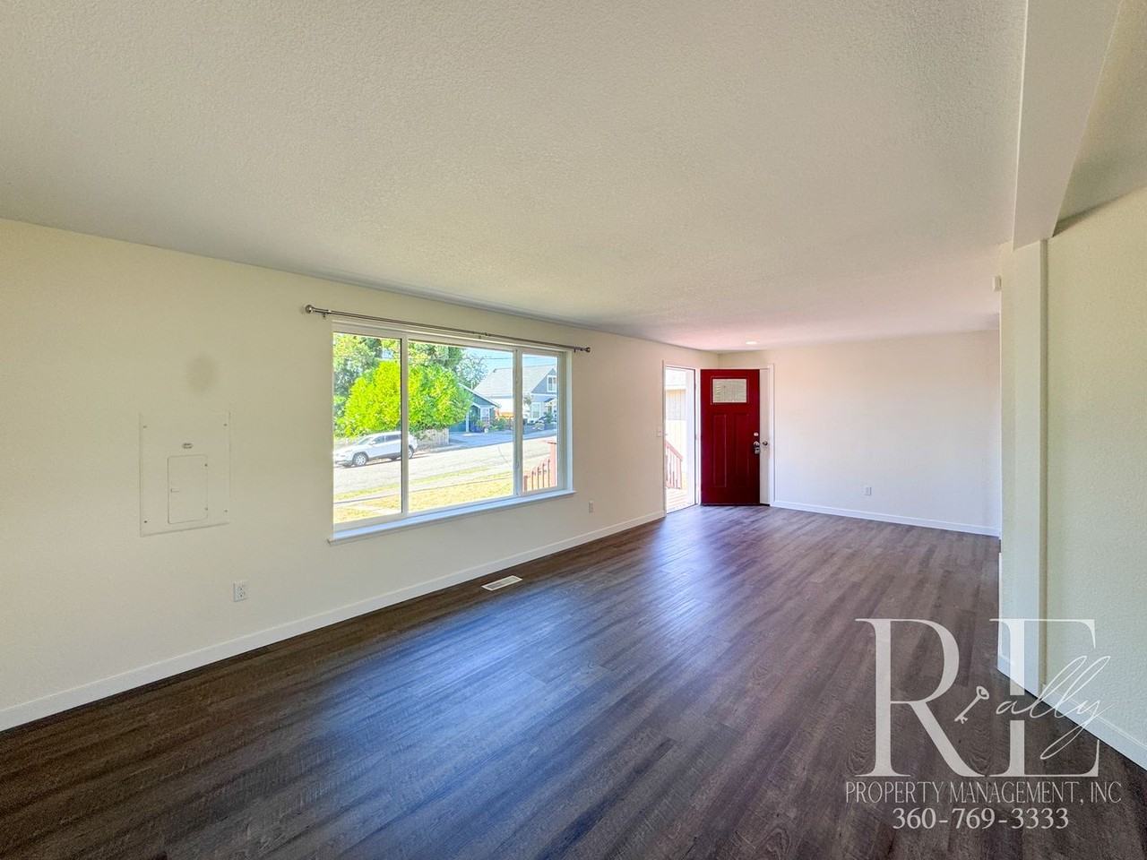 1114 Scott Ave - Photo 2 of 25