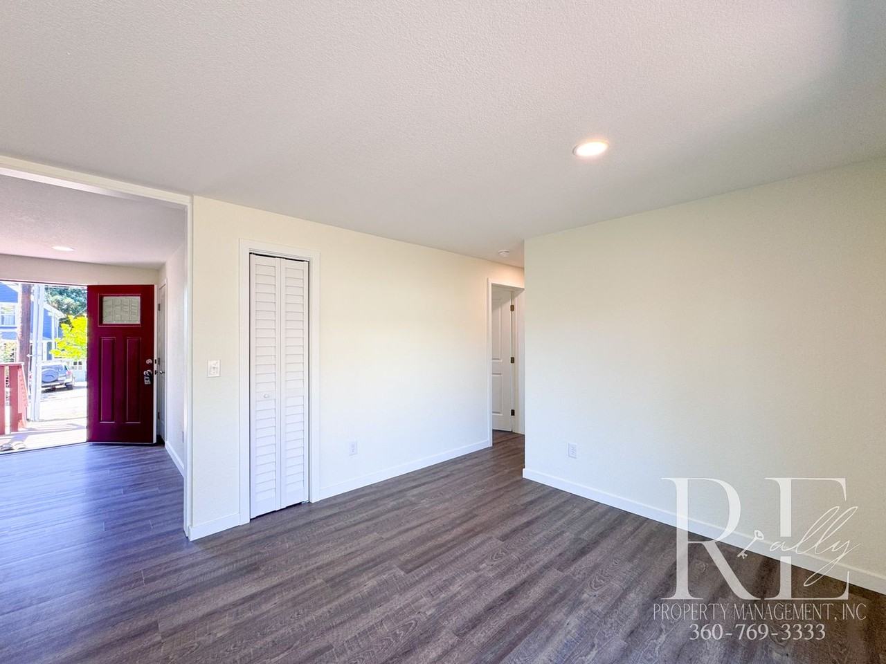 1114 Scott Ave - Photo 3 of 25