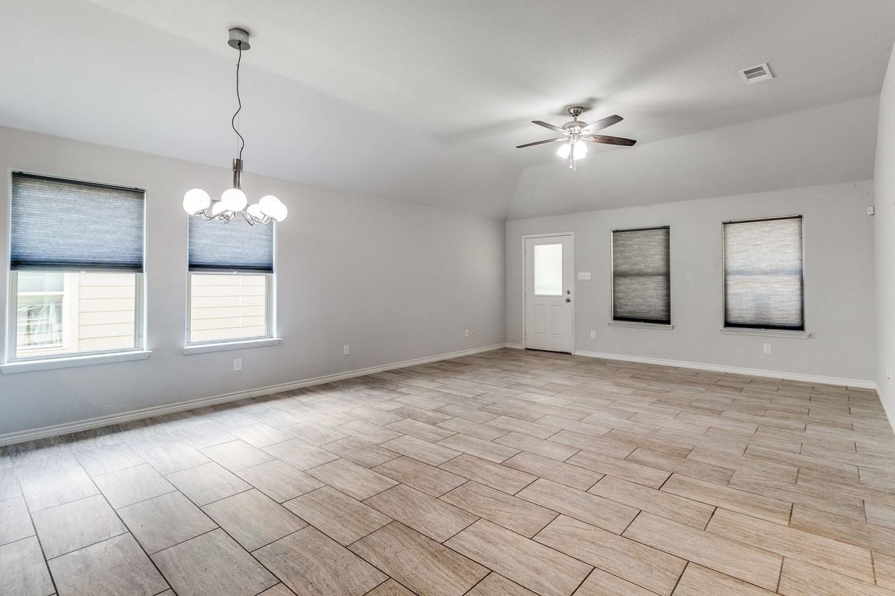 2827 Ainwick Ct - Photo 3 of 12