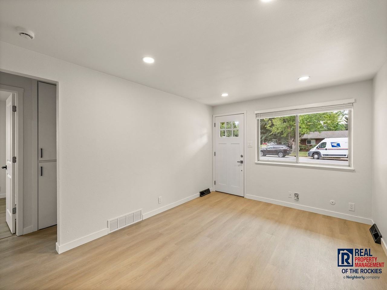 1204 Castlerock Dr - Photo 6 of 16