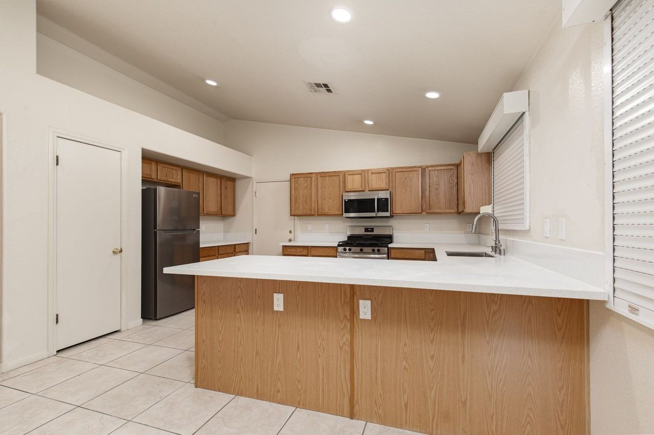 3445 Blue Ash Ln - Photo 2 of 28