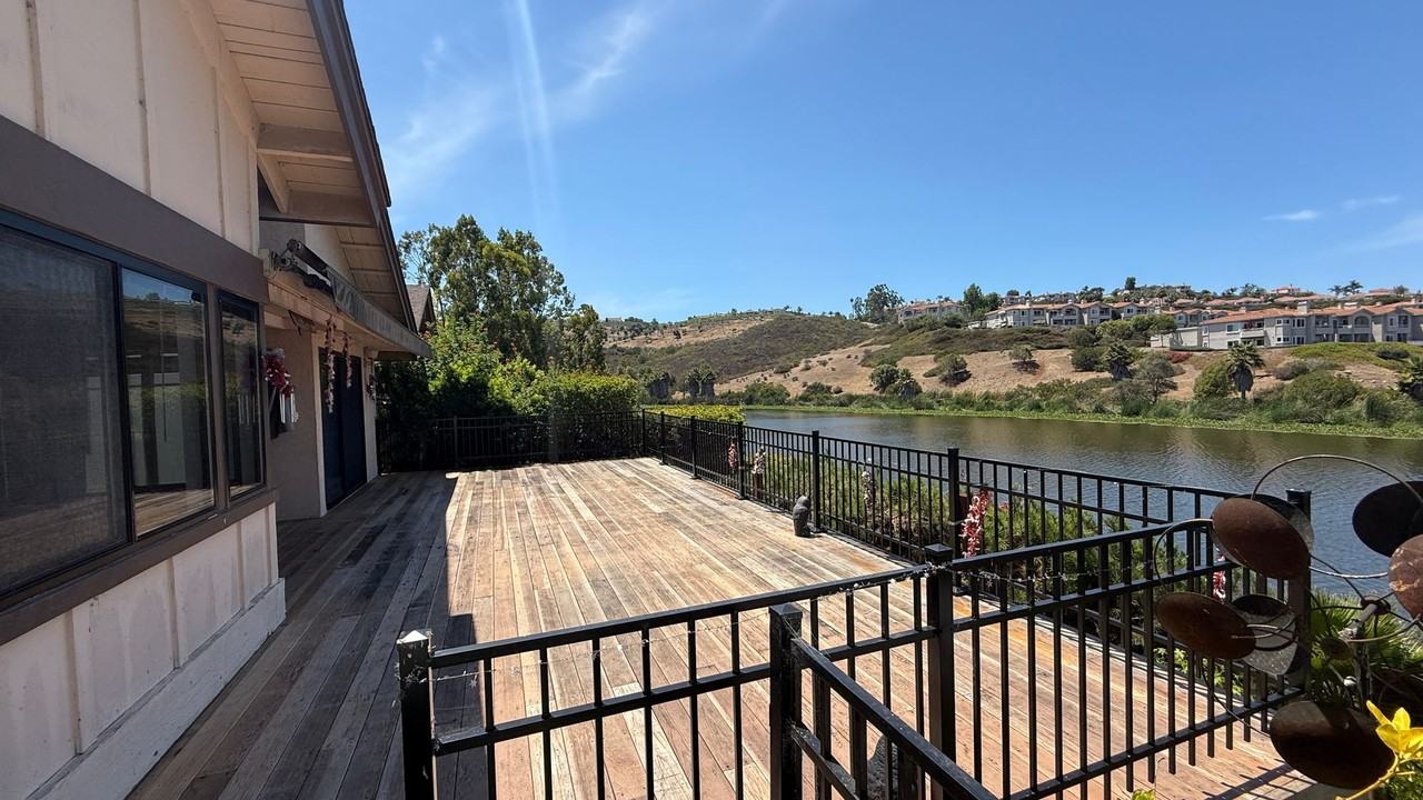 1610 Via La Plz - Photo 2 of 16