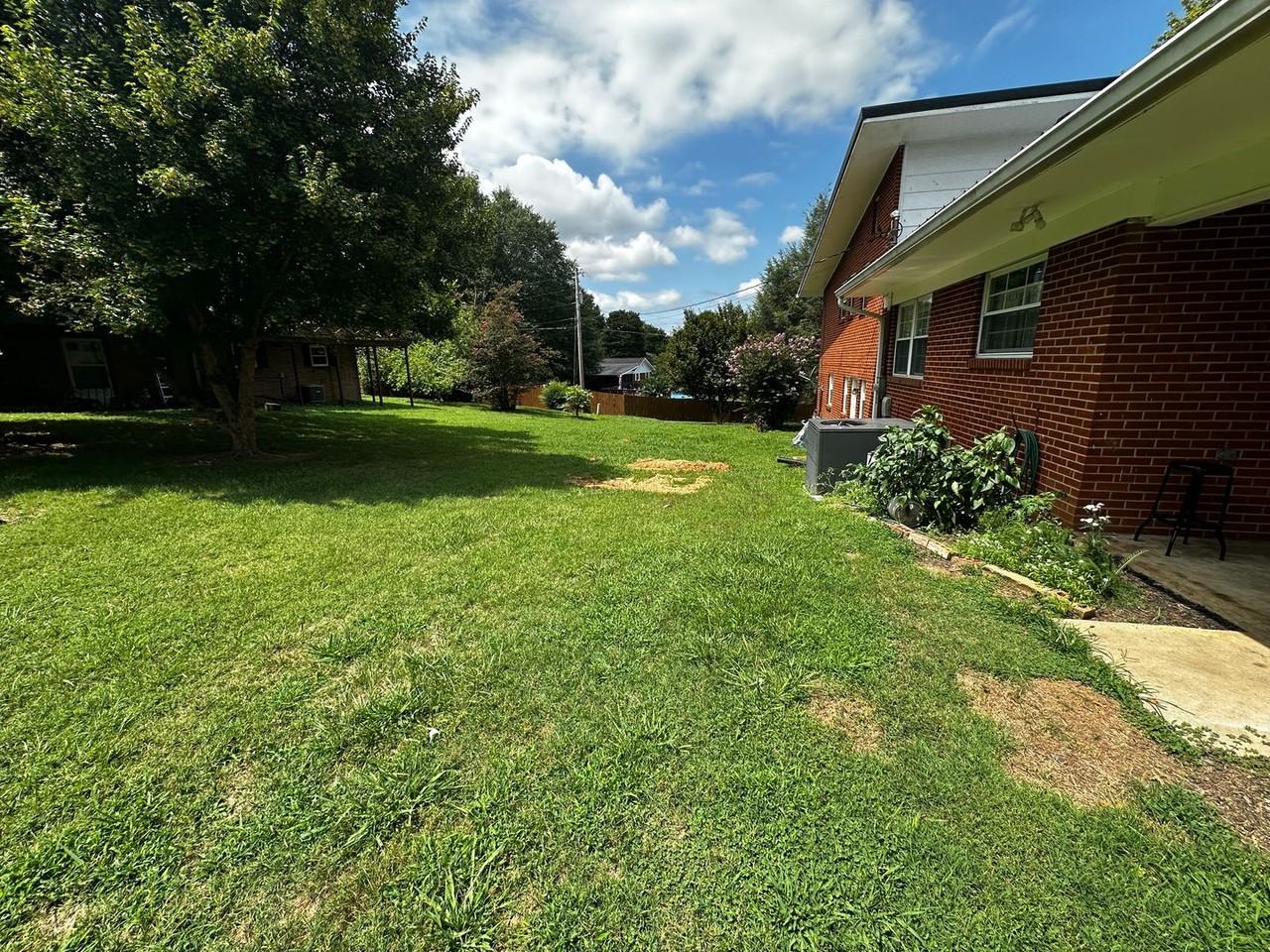 2696 Lakemoore Dr - Photo 4 of 50