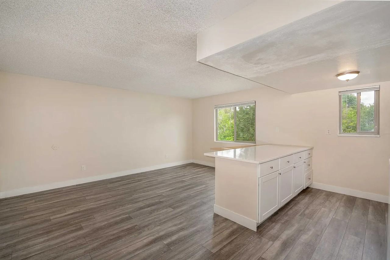 1380 Riverpoint - Photo 4 of 10