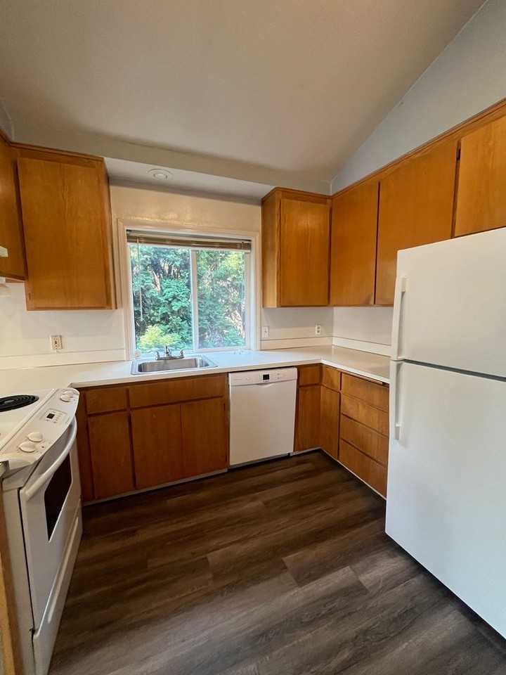 6897 Thurston Rd - Photo 2 of 17