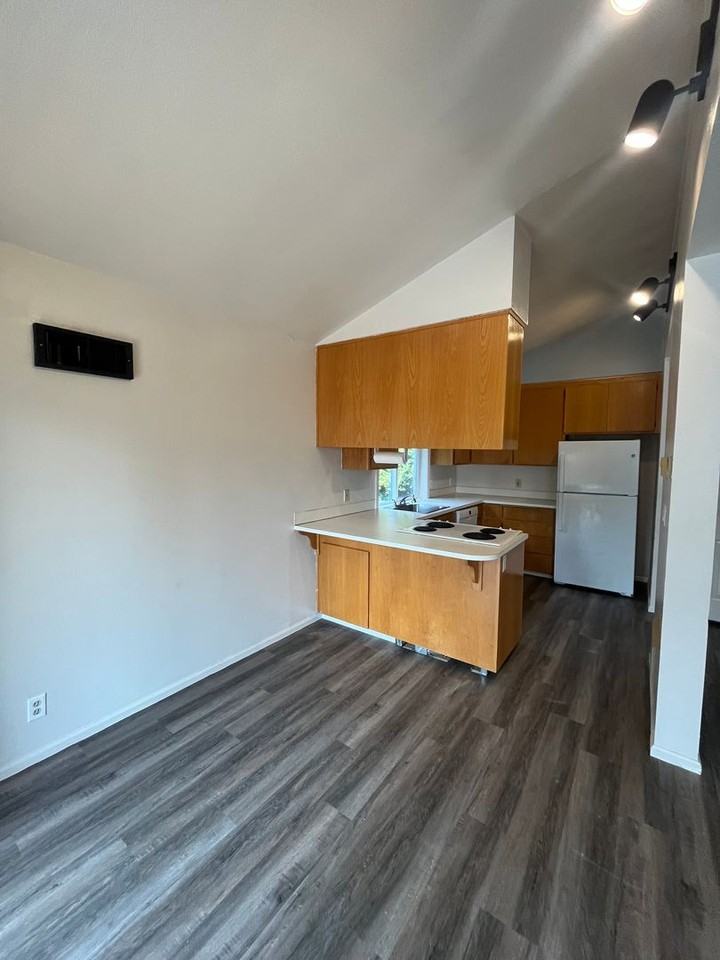 6897 Thurston Rd - Photo 3 of 17