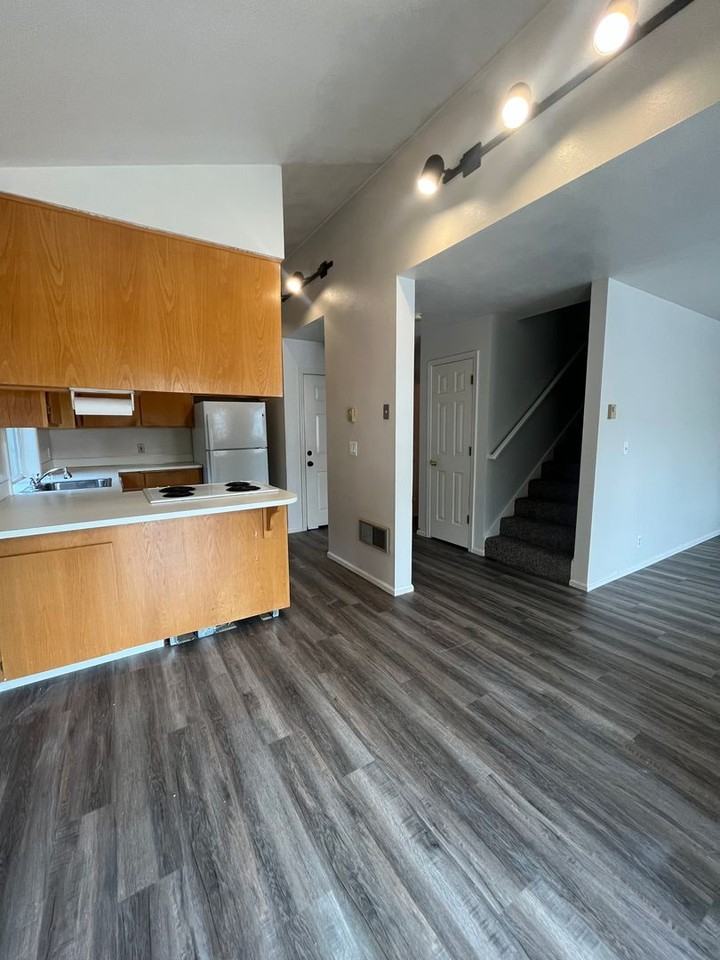 6897 Thurston Rd - Photo 4 of 17