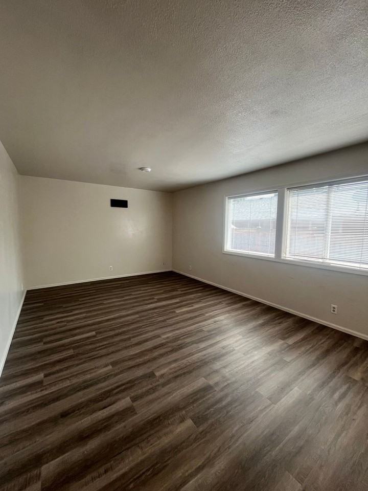 6897 Thurston Rd - Photo 5 of 17