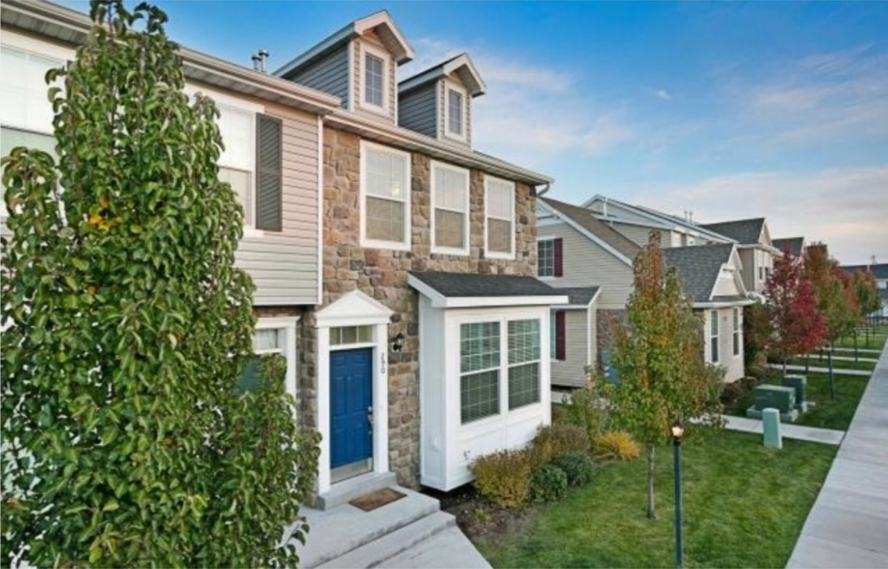 290 N 1260 W - Photo 2 of 19