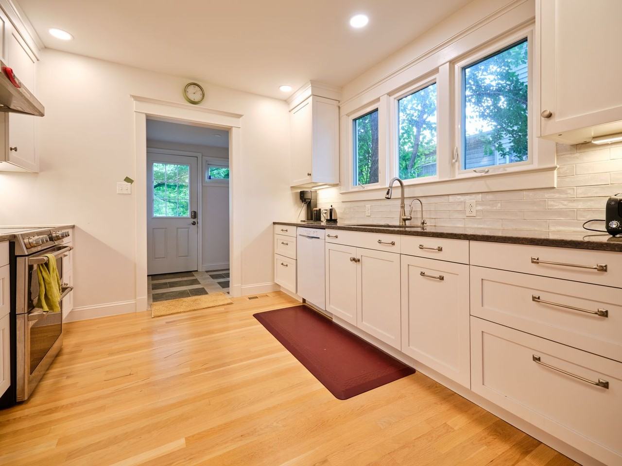 119 Washington Grove Ln - Photo 4 of 25