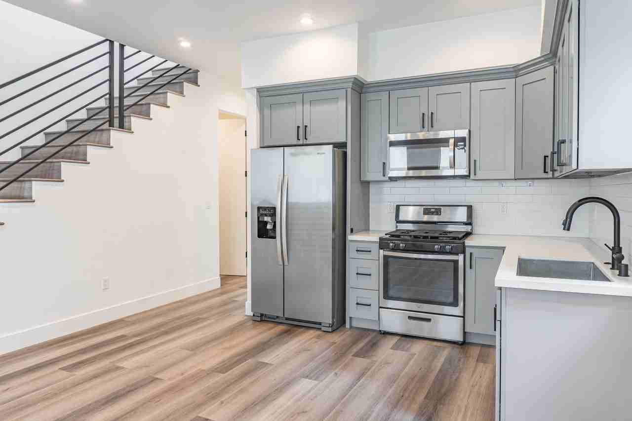 525 525 N Normandie Ave - 529 1/2 - Photo 2 of 20