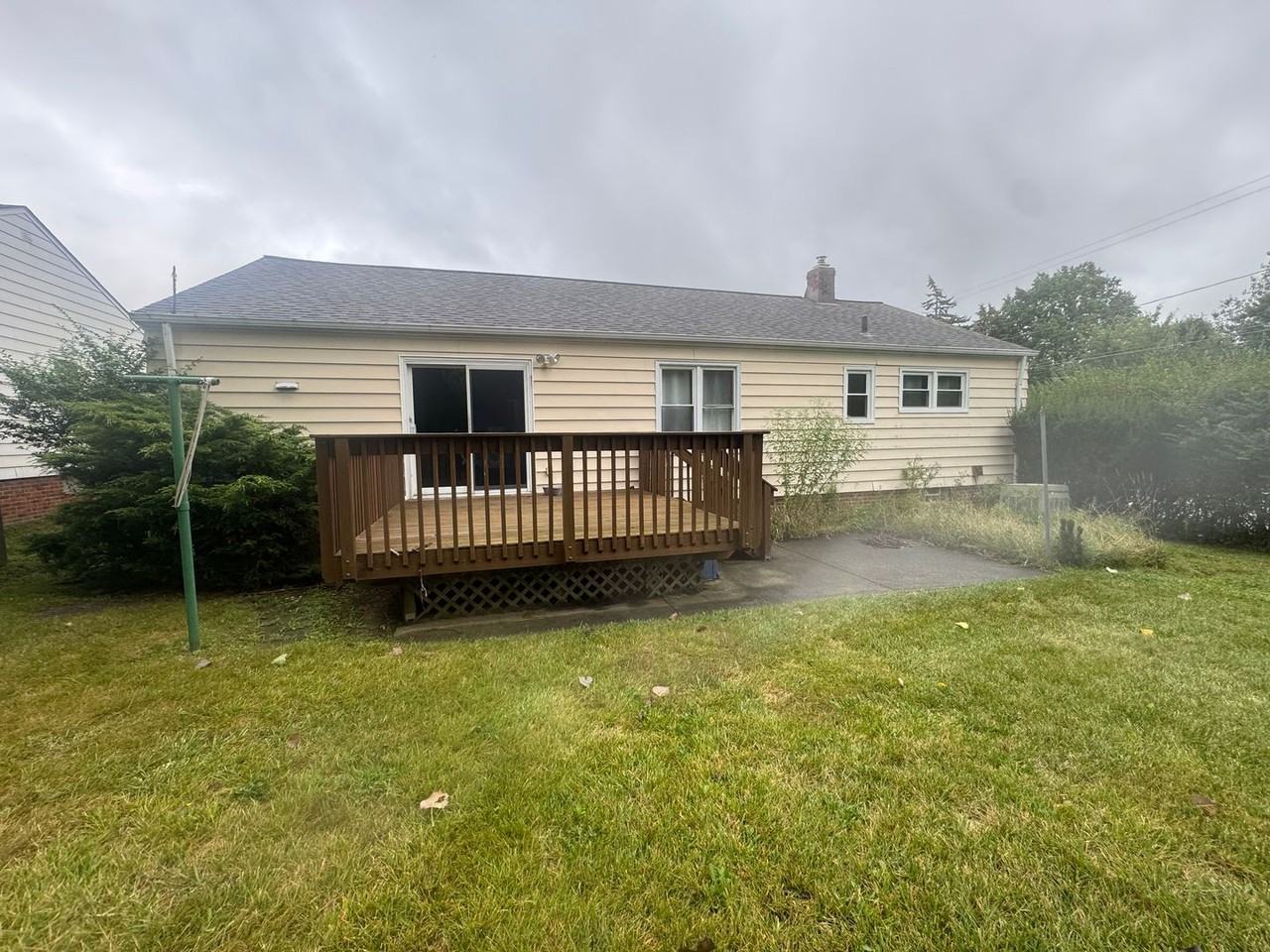1405 Green Acres Dr - Photo 3 of 25