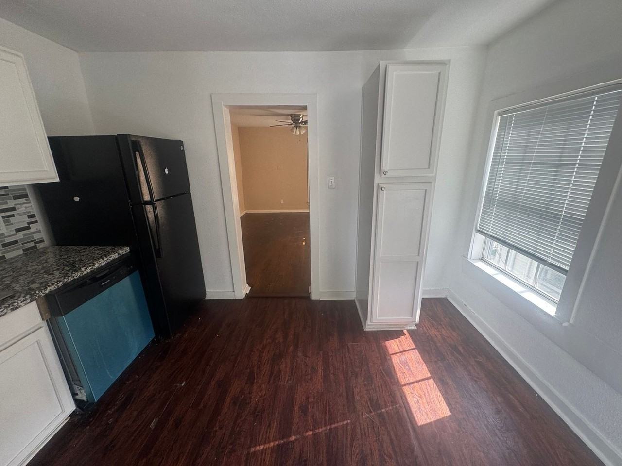 7018 Avenue F - Photo 4 of 11