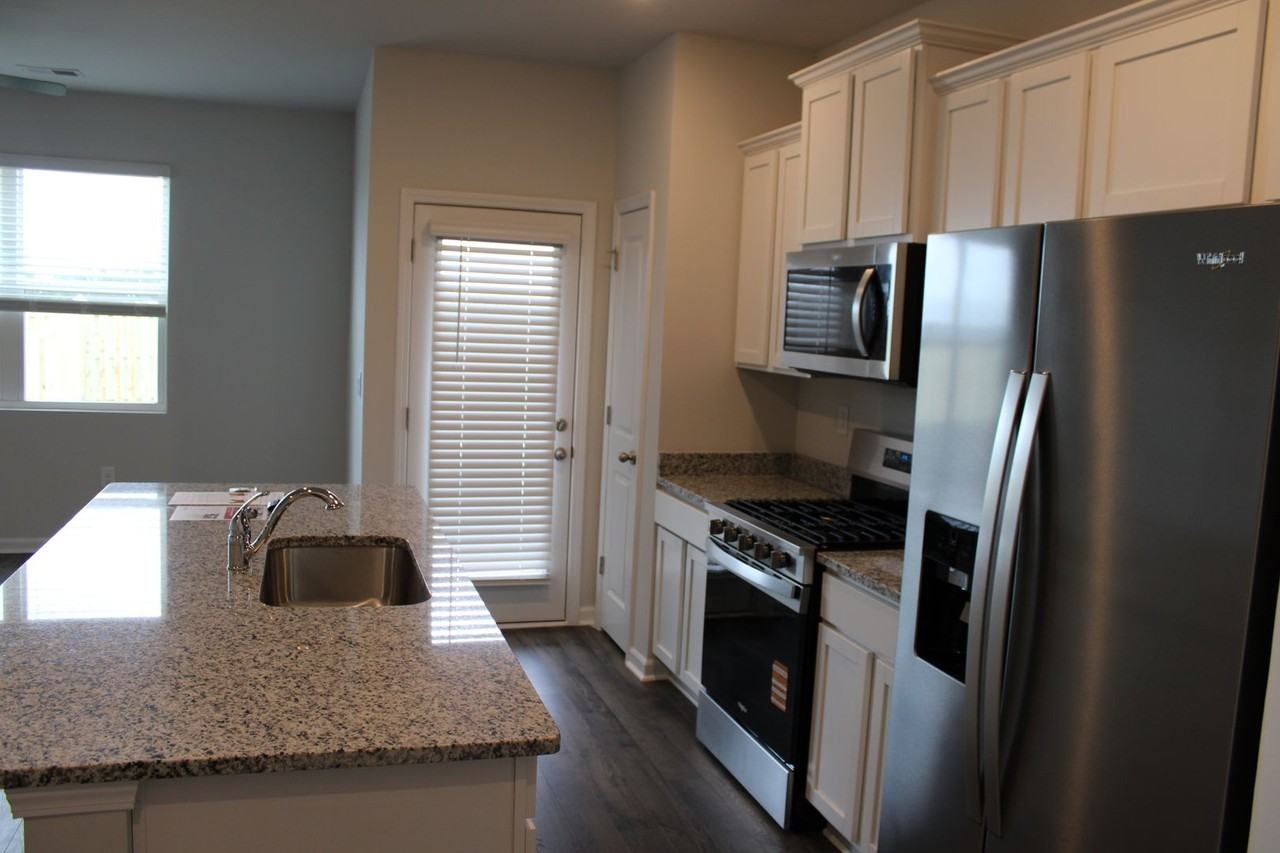 784 Grovebury Ct - Photo 5 of 18