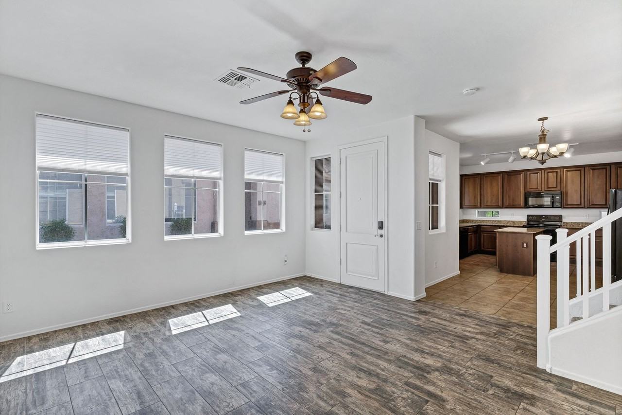 10132 E Isleta Ave - Photo 5 of 28