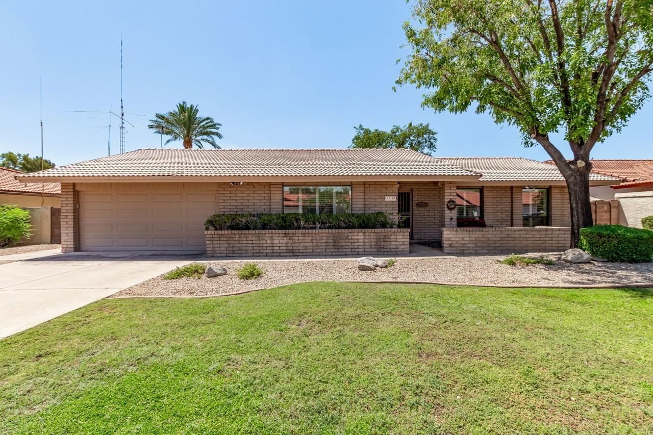 2637 E Sierra St - Photo 2 of 33