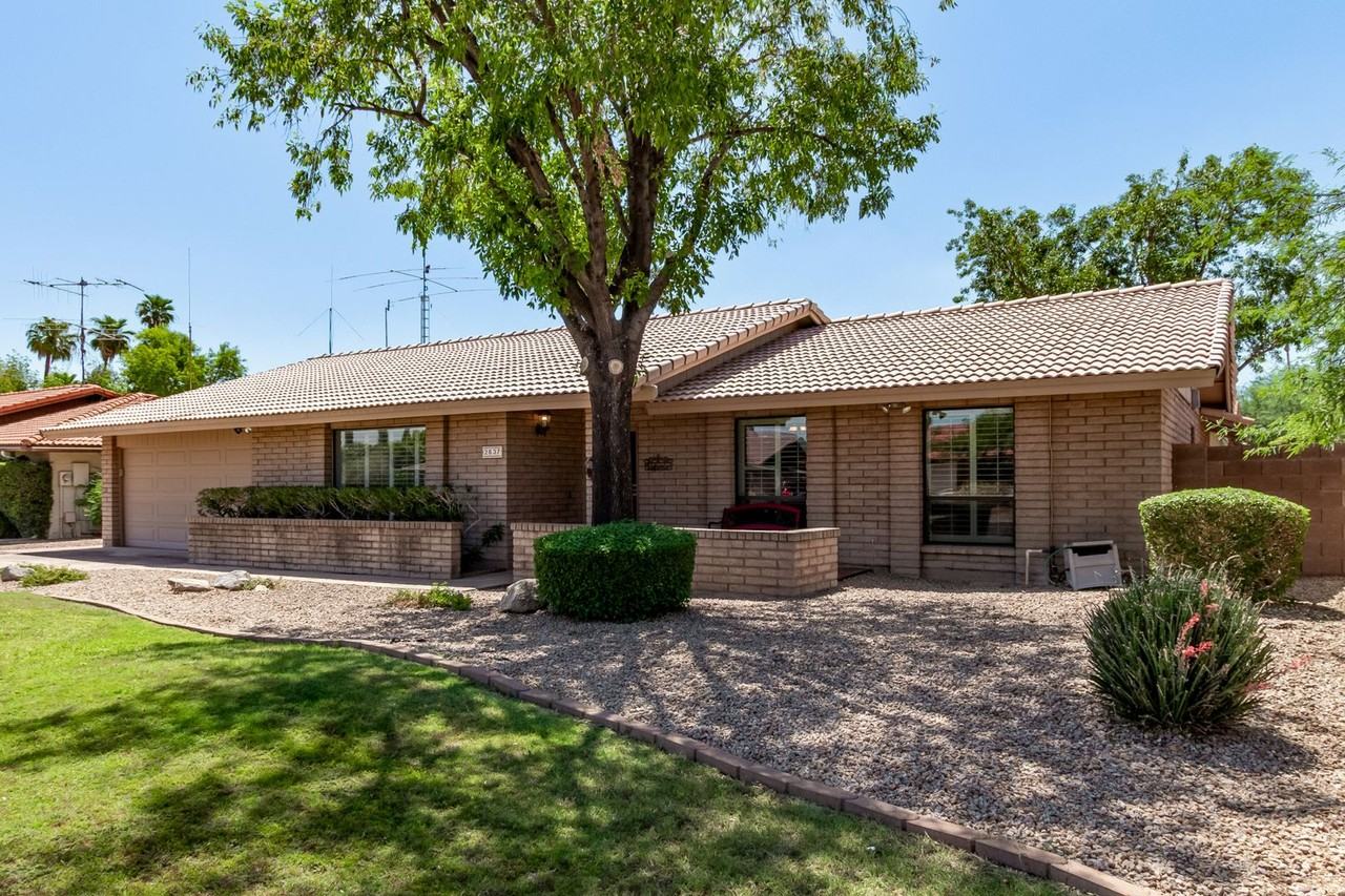 2637 E Sierra St - Photo 4 of 33