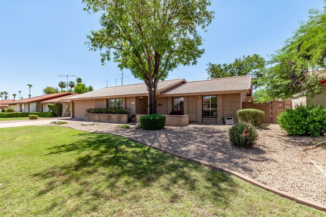 2637 E Sierra St - Photo 5 of 33