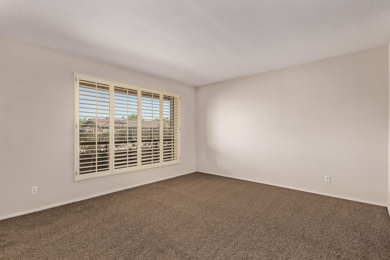 2637 E Sierra St - Photo 6 of 33