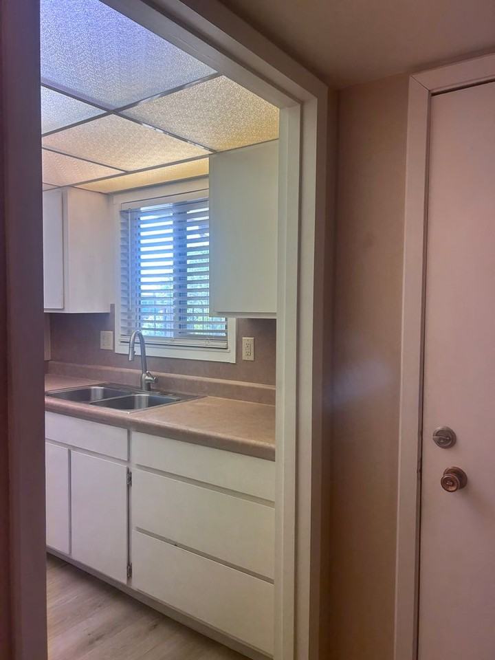 13720 N 98th Ave #E - Photo 4 of 17