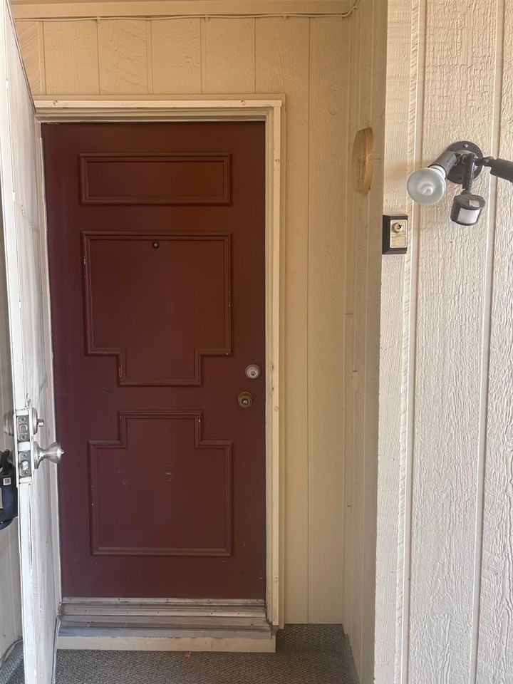 13720 N 98th Ave #E - Photo 7 of 17