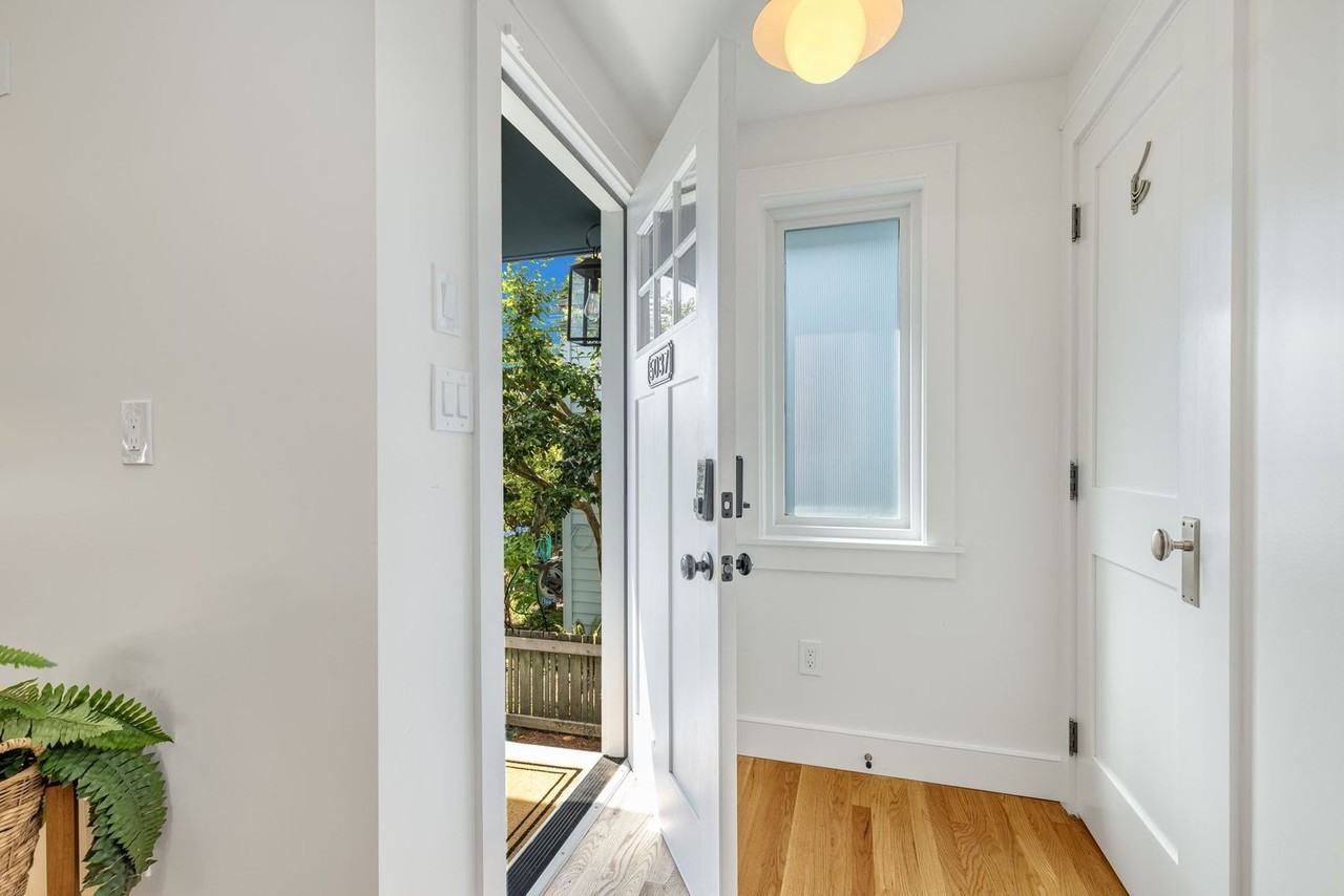 5037 38th Ave Ne - Photo 3 of 36