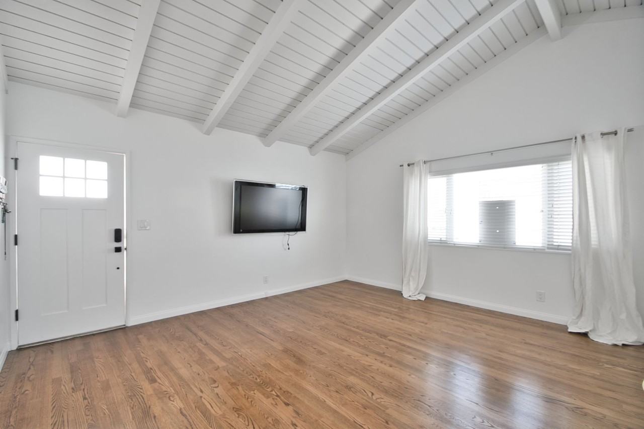 127 15th Pl - Photo 6 of 14