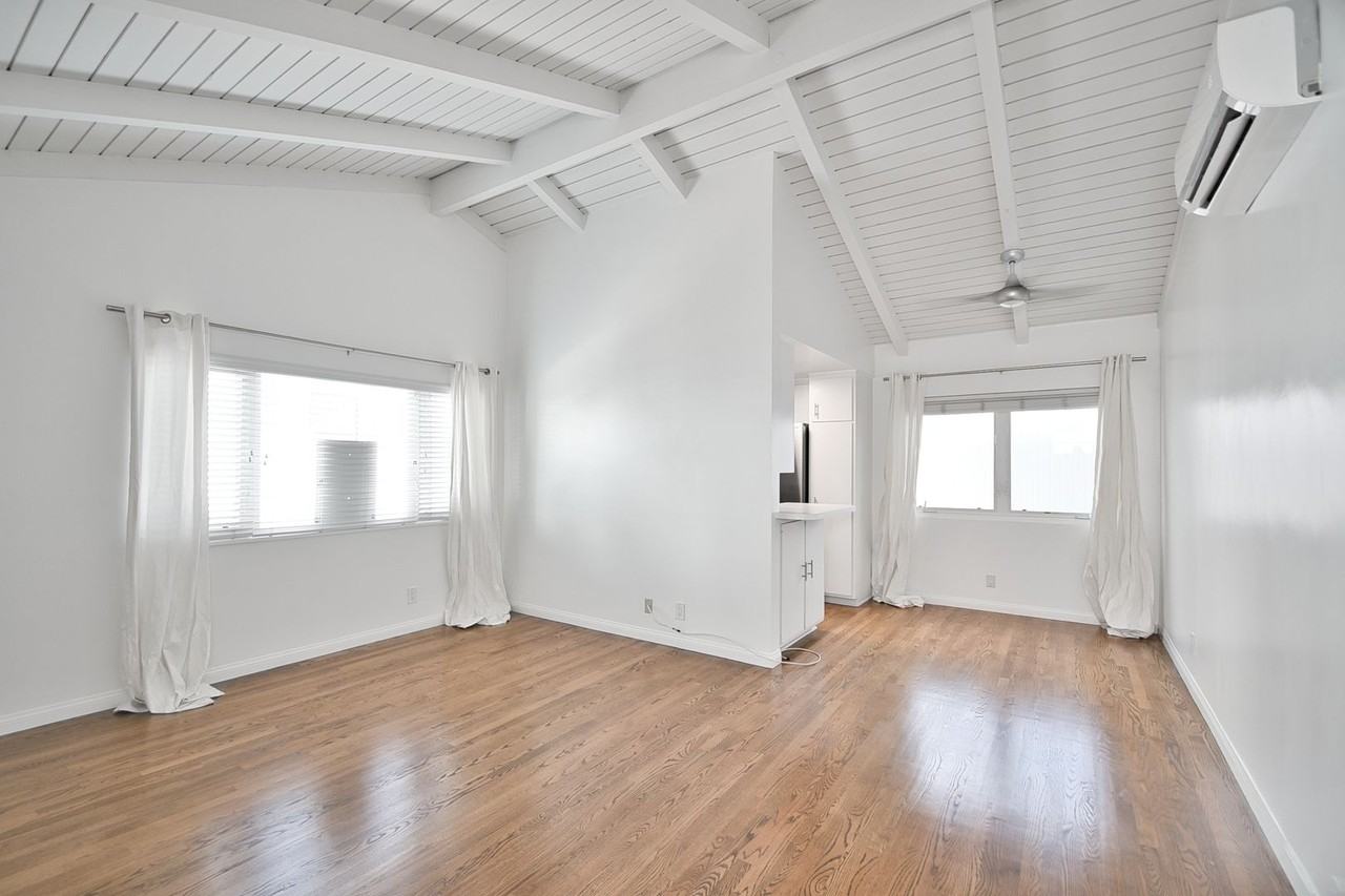 127 15th Pl - Photo 7 of 14