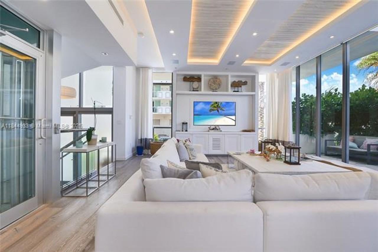 9501 9501 Collins Ave appt 1 - Photo 3 of 16