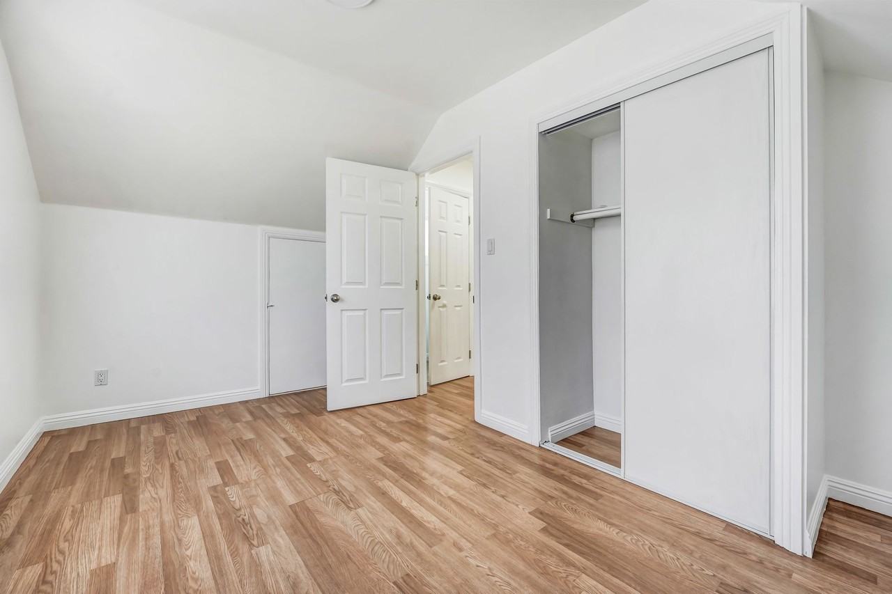 4 Bedroom West Lancaster - Photo 5 of 40