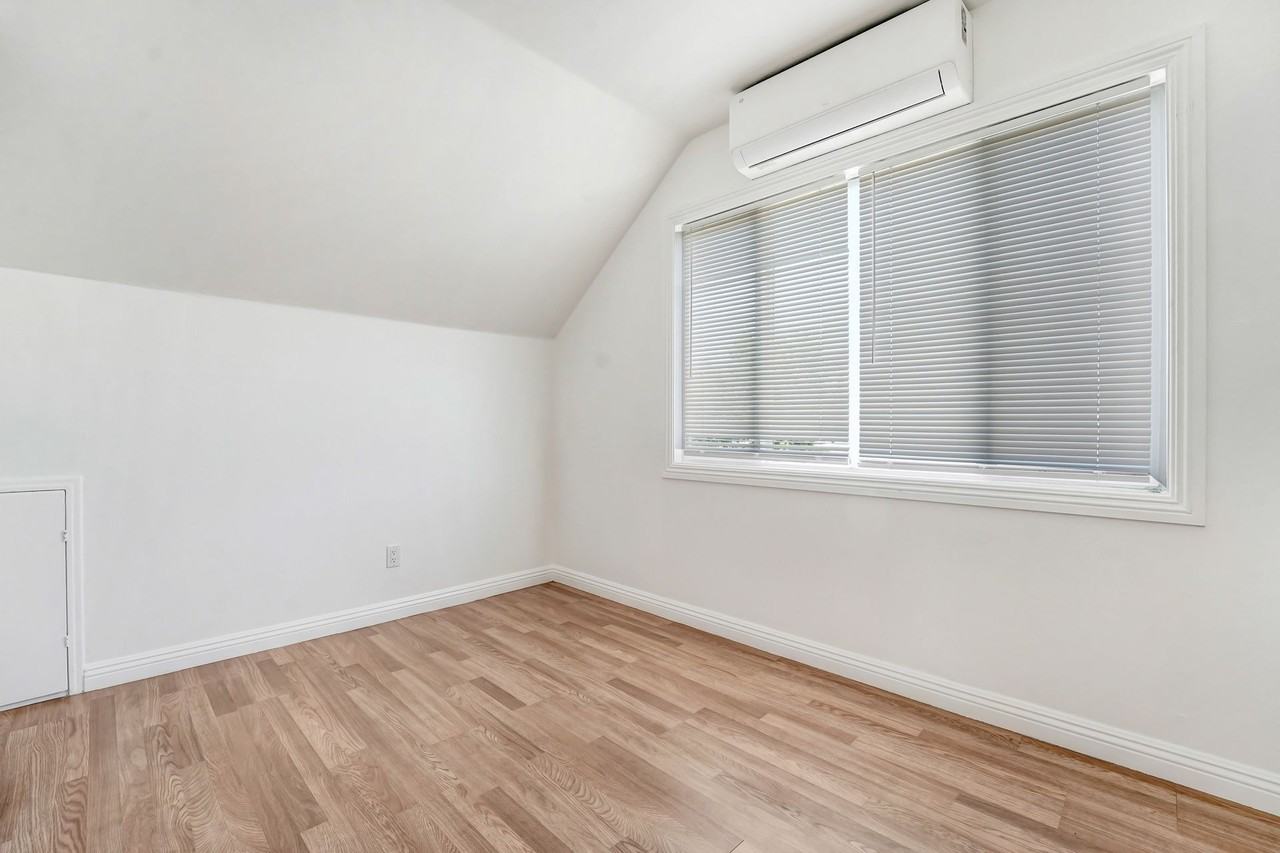 4 Bedroom West Lancaster - Photo 6 of 40