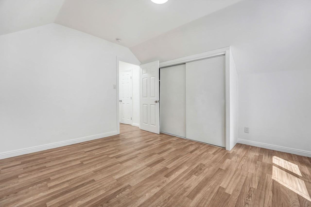 4 Bedroom West Lancaster - Photo 7 of 40