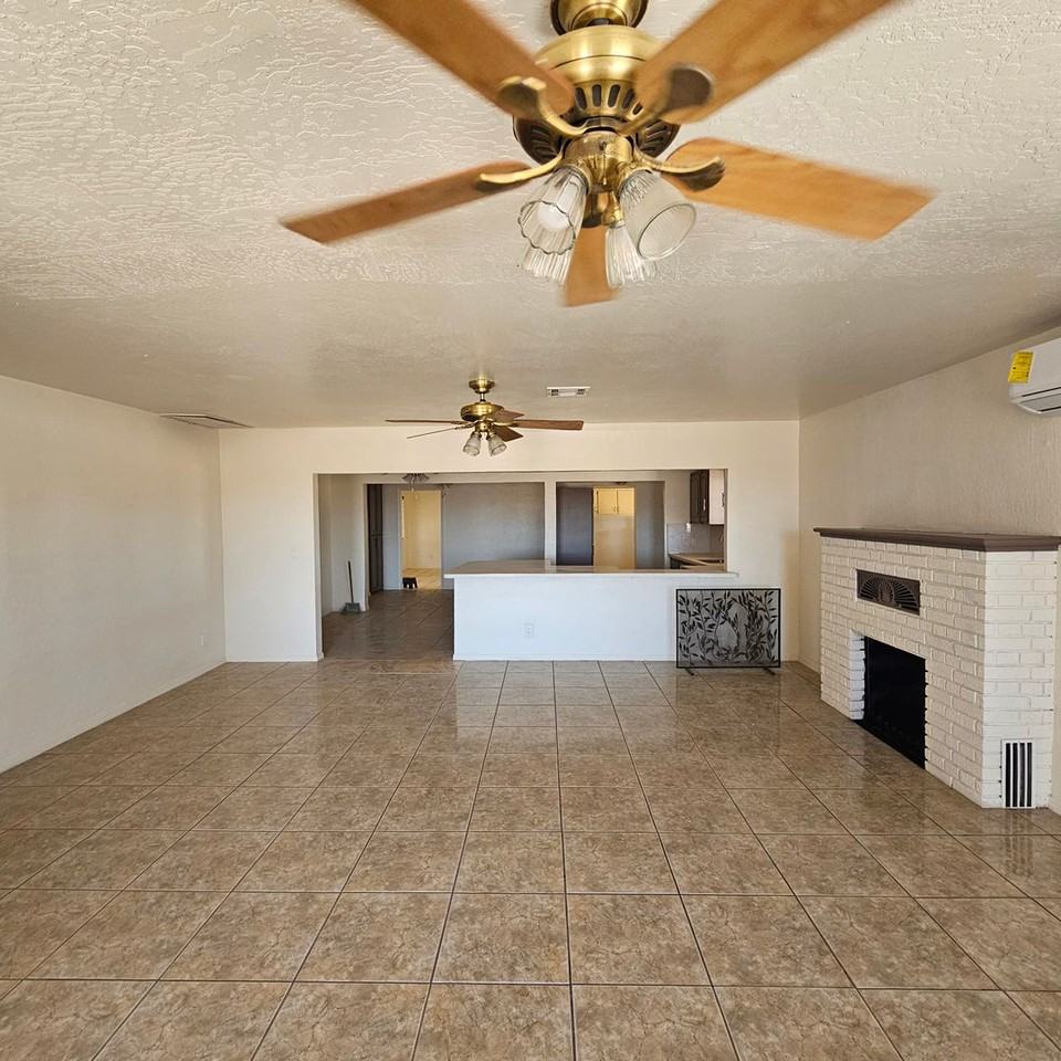 4810 West 8th Street - Photo 2 of 20