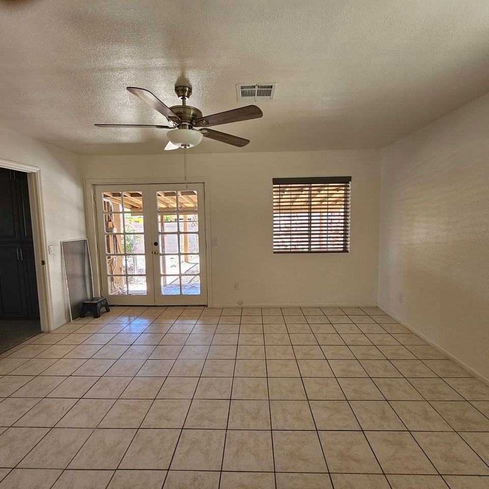 4810 West 8th Street - Photo 6 of 20