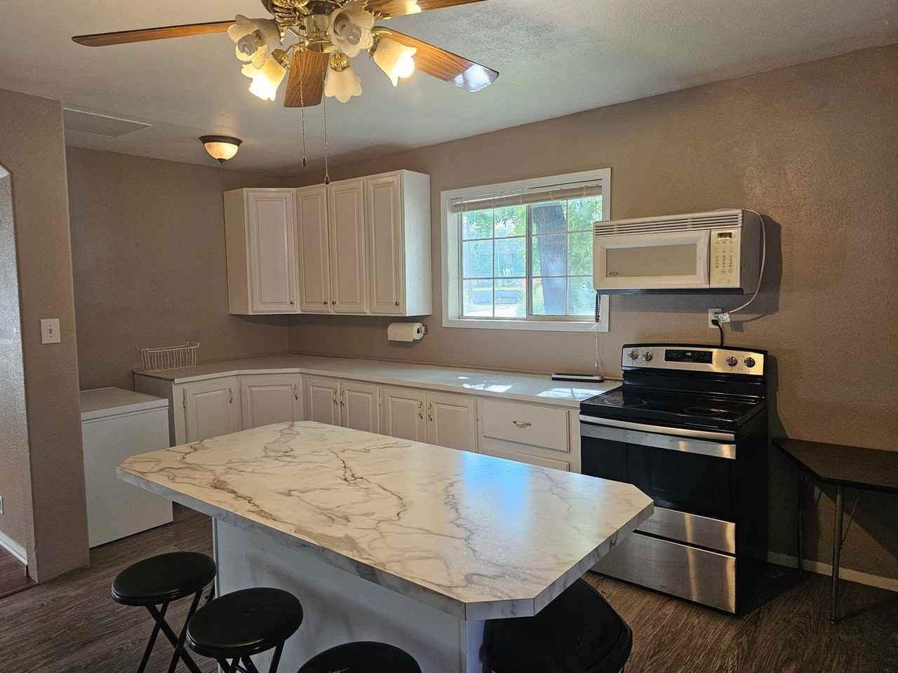 1703 V Ave - Photo 2 of 15