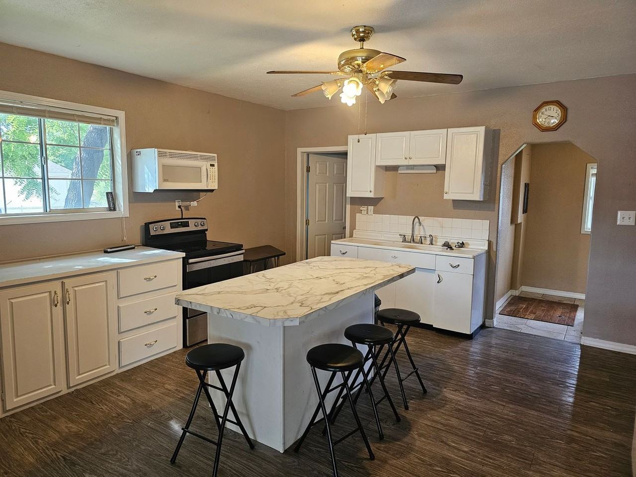 1703 V Ave - Photo 3 of 15