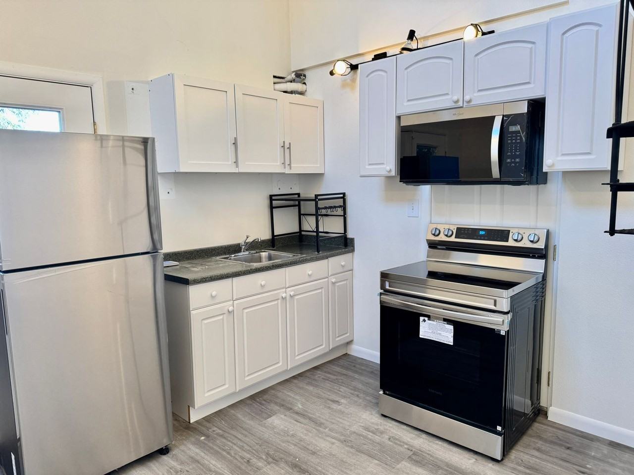 21606 3rd Ave Se - Photo 3 of 13