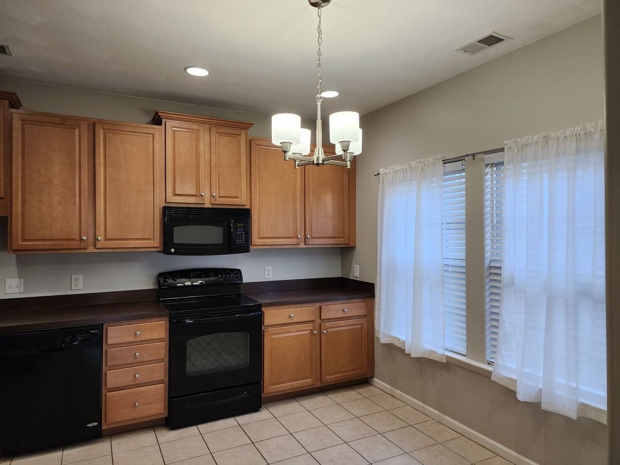 2423 Prince John Ct - Photo 3 of 24