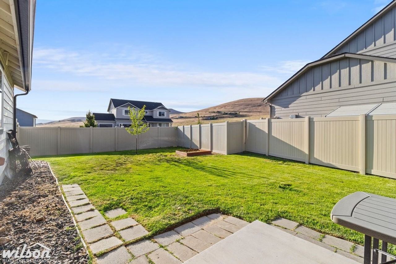 5301 Sage Way - Photo 2 of 14