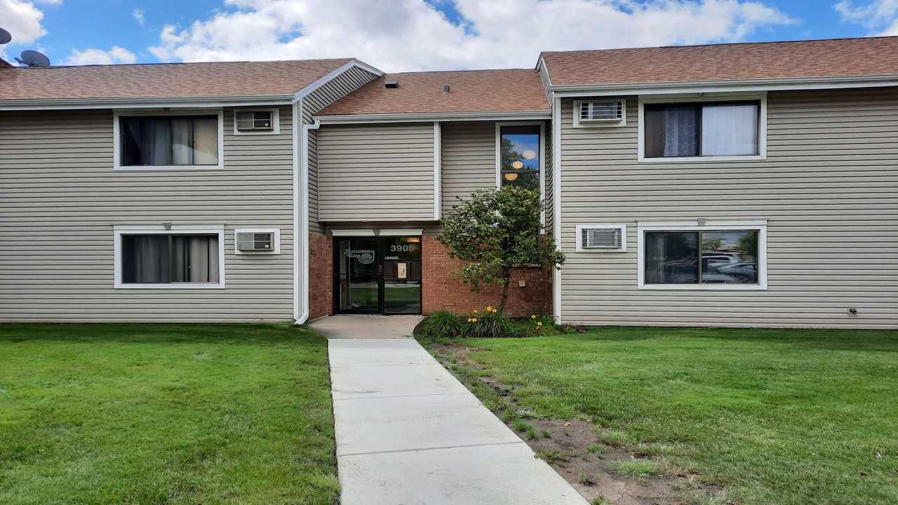 3900 Bayside Dr #3 - Photo 4 of 37