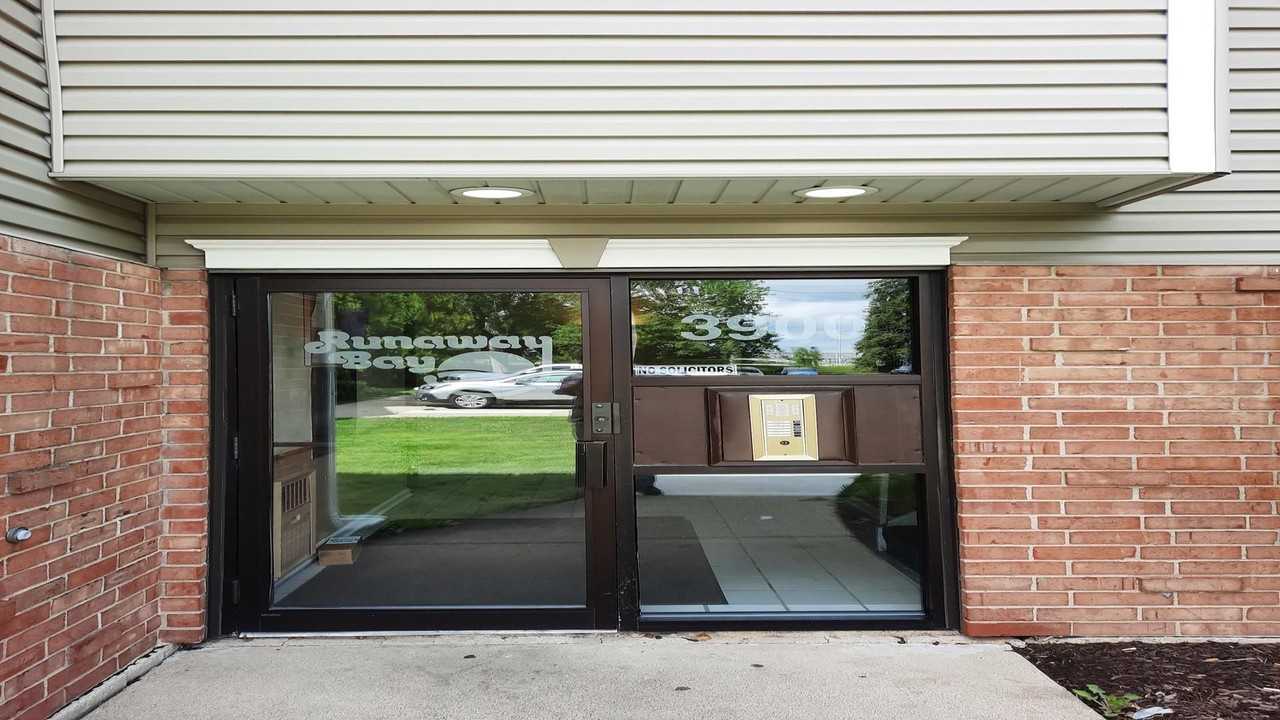 3900 Bayside Dr #3 - Photo 7 of 37