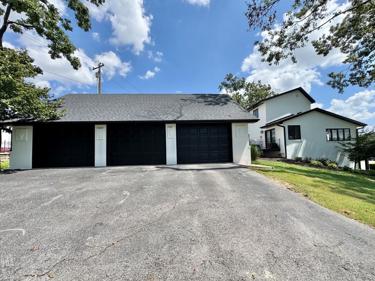 624 S Horsebarn Rd - Photo 6 of 11