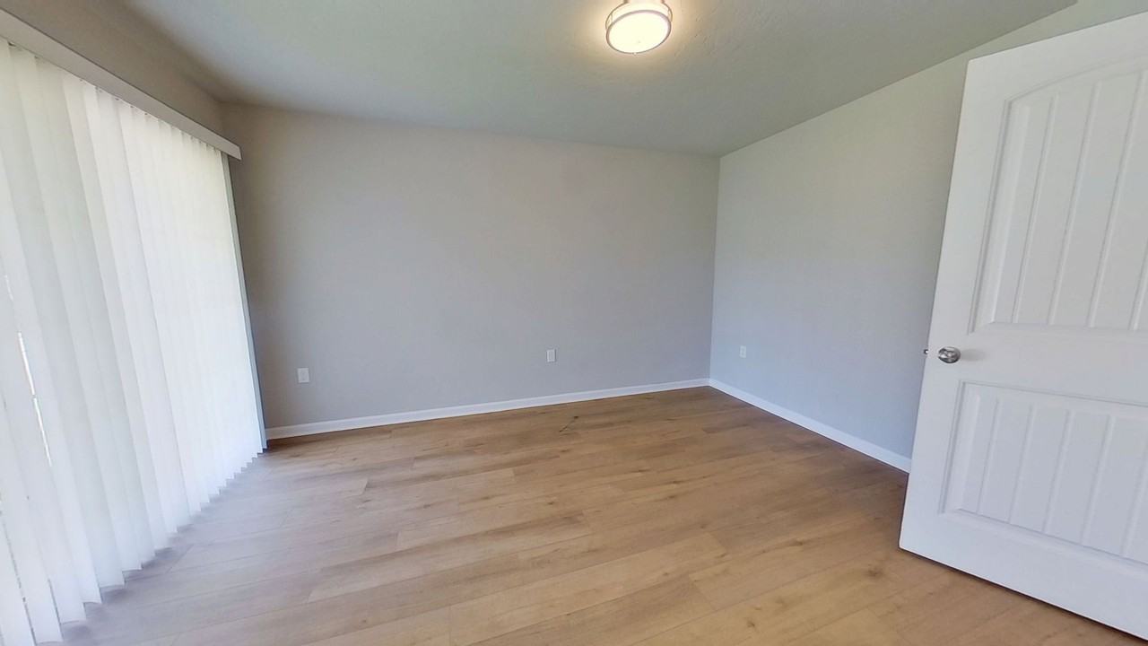 126 Hudson Boulevard - Photo 4 of 16