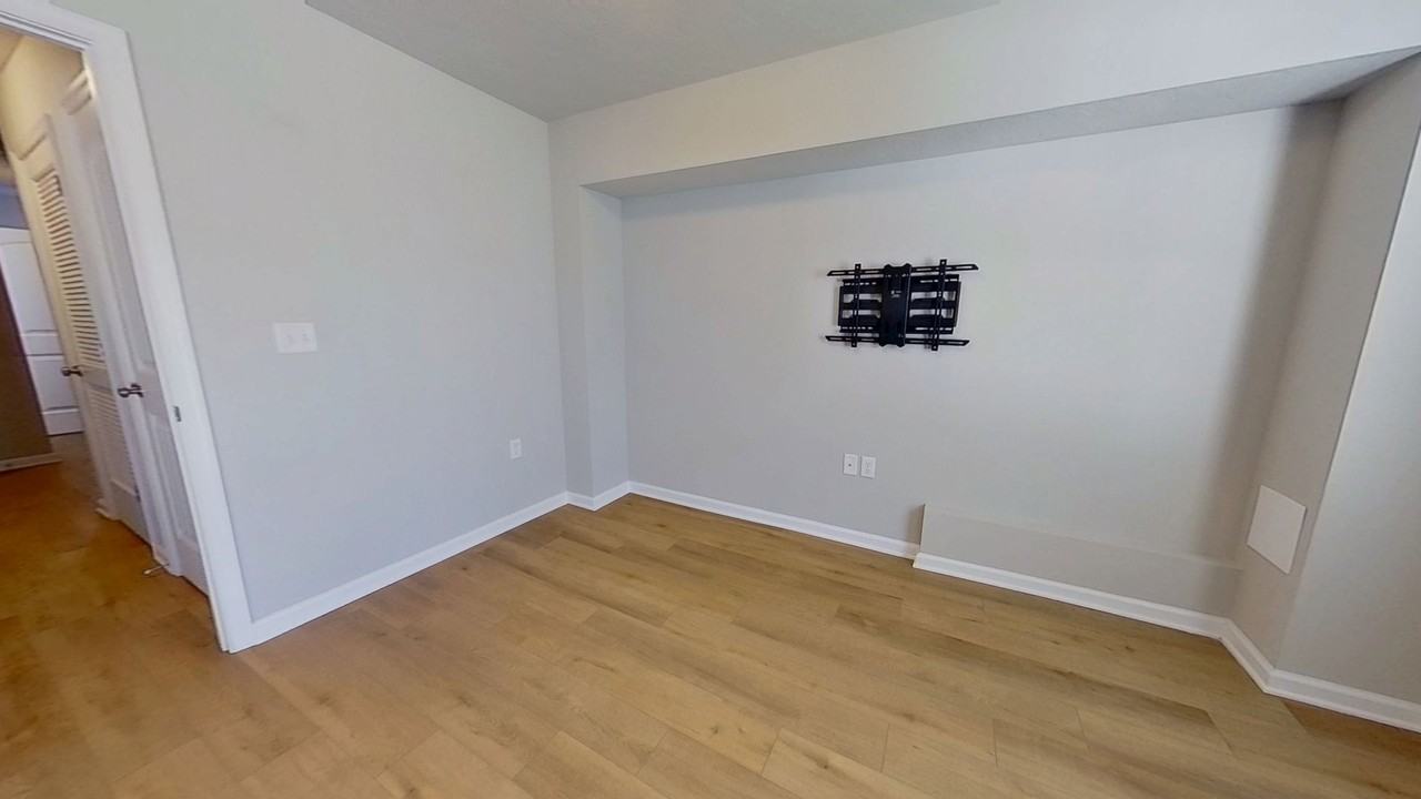 126 Hudson Boulevard - Photo 5 of 16