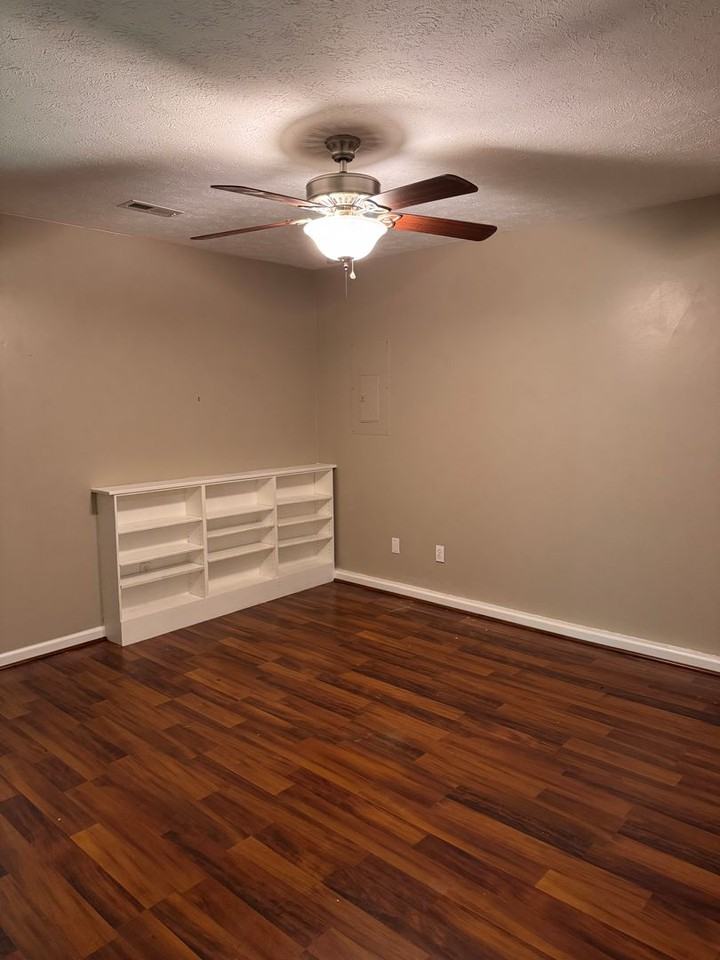 207 Countryplace Ln - Photo 3 of 33